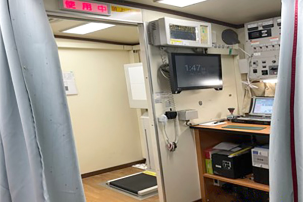 胸部Ⅹ線・心電図併用車